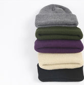 Bequeme Beanie-Mütze in unifarbenem Strick